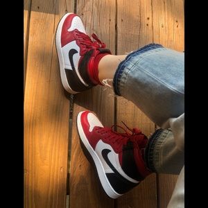 Air Jordan 1 Retro High OG “Satin Red”  7 women